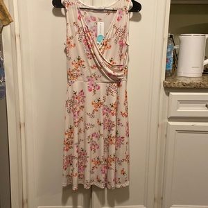 Pretty floral off white dress. Machine washable.